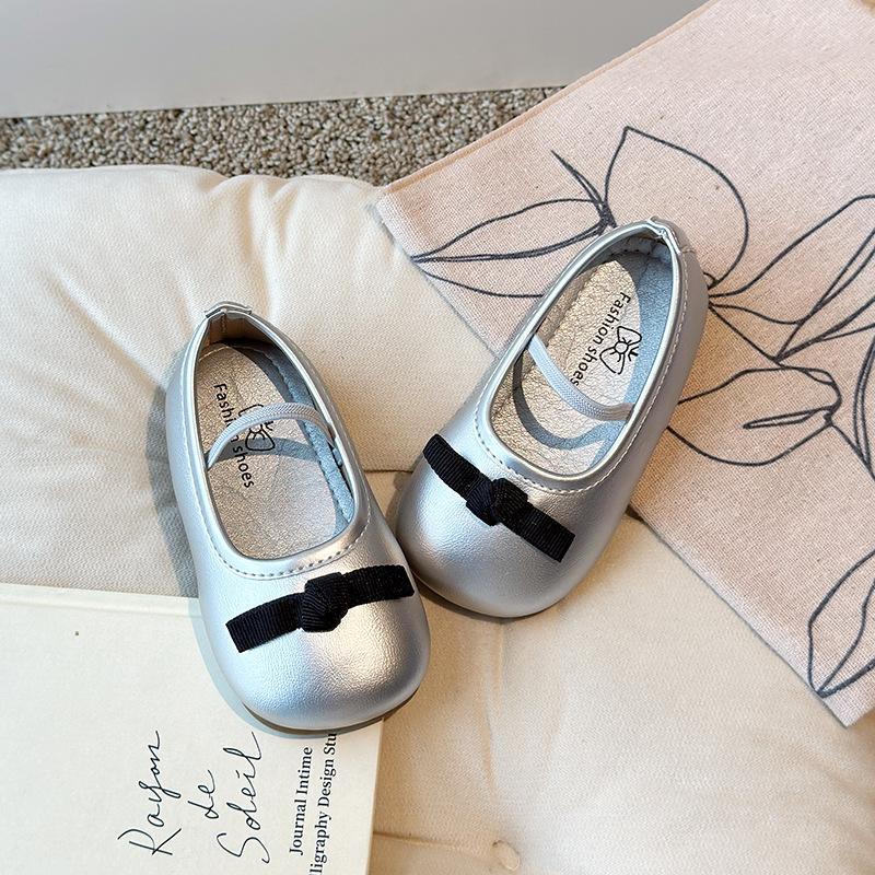 

Девочки Мокасины с Простым Бантом Круглый Носок Милые Детские Туфли-балетки Слипоны Мягкие 2025 Новая Мода Девочки Танцевальная Обувь Принцесса 23 серебряный