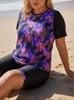 Europäischer & Amerikanischer Plus-Size Sonnenschutz Zweiteiliger Badeanzug für Damen mit bedrucktem Oberteil, Hose & Kurzen Ärmeln - Rot & Blau Florales Design