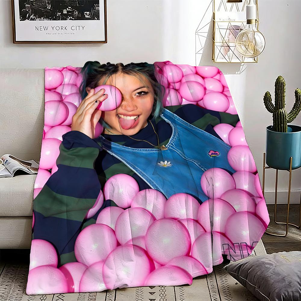 Singer Beabadoobee Album Throw Lightweight 240g Flannel Blanket Soft Skin-friendly for Summer Cooling 75X95CM