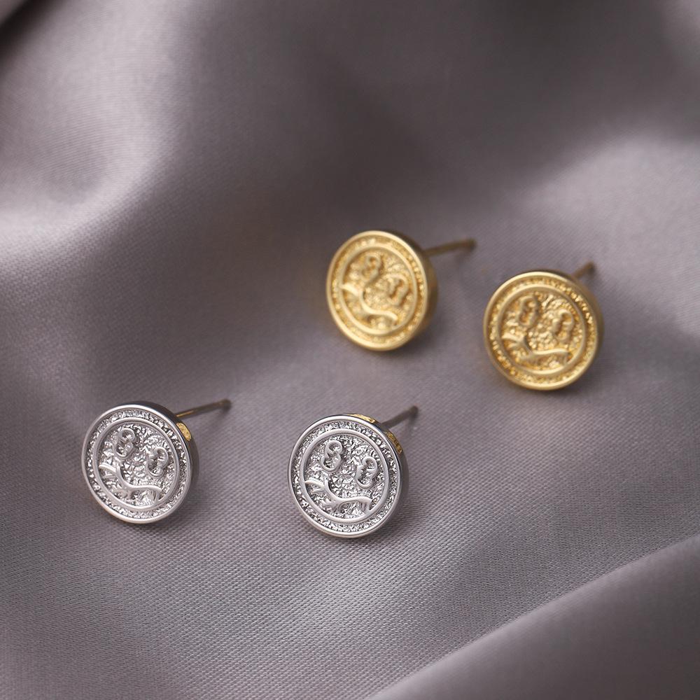 Trendy Unisex Smiley Face Stud Earrings: European & American Style, Light Luxury, Versatile Personality, High-End Ear Cuffs