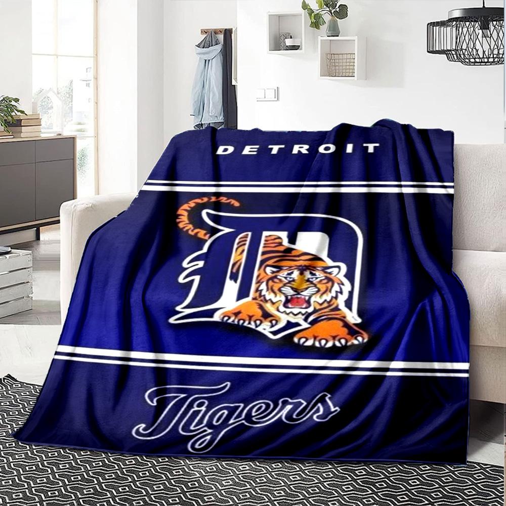 Detroit Tigers Print Flannel Blanket High Quality Warm Comfortable Cover for All Seasons Perfect for Gifts Home Decor