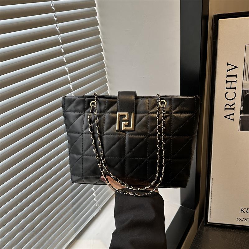 

Spring new armpit bag large capacity fashion chain shoulder bag casual commuter tote bag чёрный