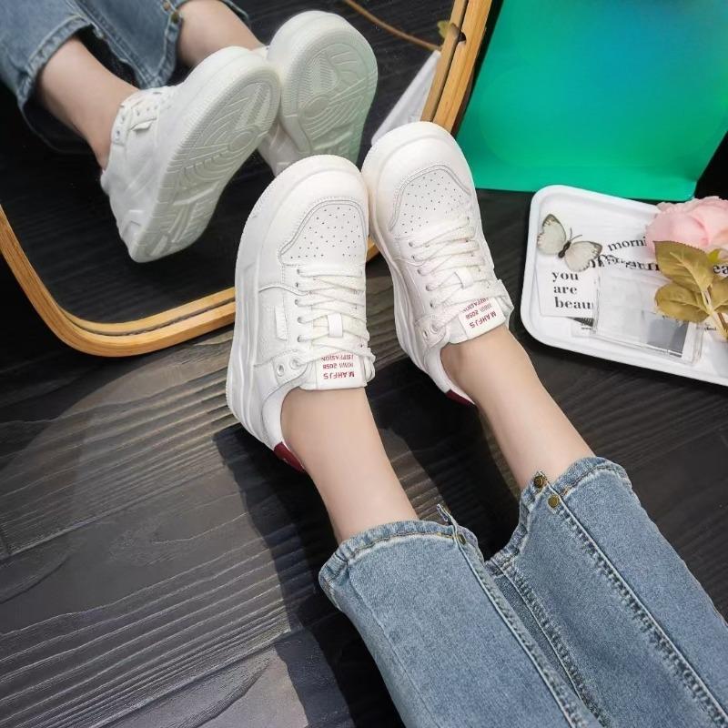 New Versatile, Lightweight, Soft-soled Casual Shoes and Thick-soled Sports Board Shoes for Women