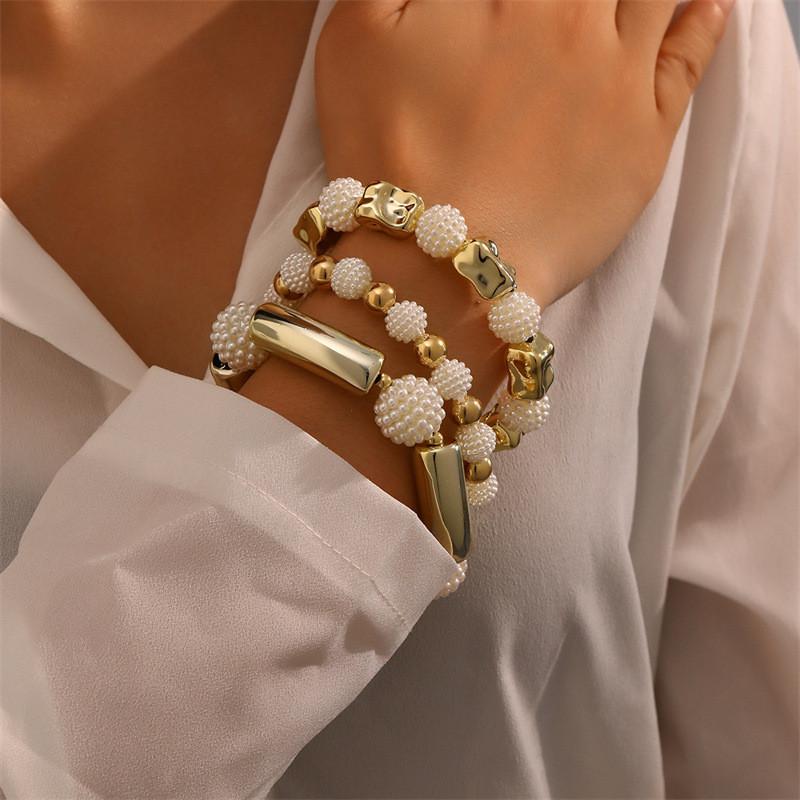 Elegant Pearl Shell Woman Bracelet Set With Geometric Design For Office Gift