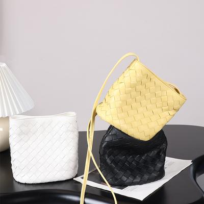 Modische Schafsfelltasche für Damen Neue Echtleder Damenhandtasche Gewebte Tasche Schlicht und vielseitig Kleine Tasche Ein Schulter Umhängetasche