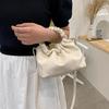Bahar pilili bulut çanta kadınlar için yumuşak deri omuz askılı çanta moda markalar Crossbody çanta tasarım çanta