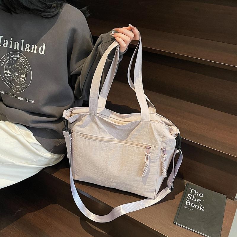 Lässige Hobo-Umhängetaschen aus Nylon mit festem Reißverschluss für Damen 2025. Mode mit hoher Kapazität, einfarbig, einzelne Schultertasche