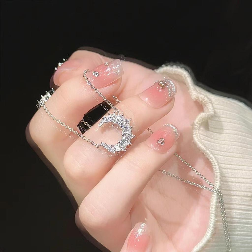 Elegant Sparkling Diamond Moon Necklace: High-End Clavicle Chain for Women