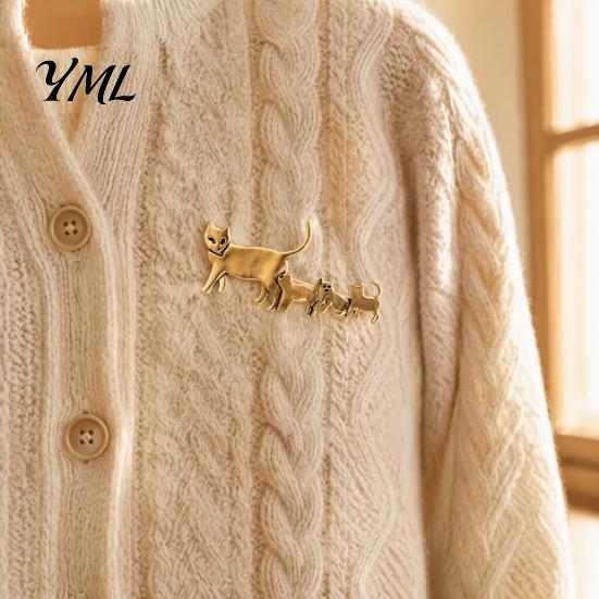 Women Cat Jewelry Family Brooch Pin, Golden Silver Plated Alloy Kitten Lapel Animal Shape Badge for Clothing Bags Hats Pin