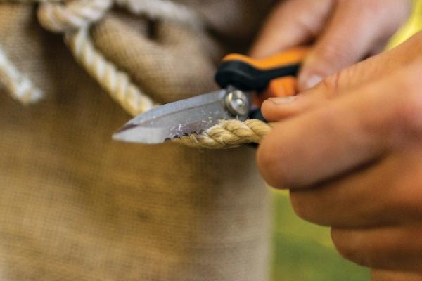 Fiskars Solid Garden Scissors For Cutting, Pruning, Plants, Flowers