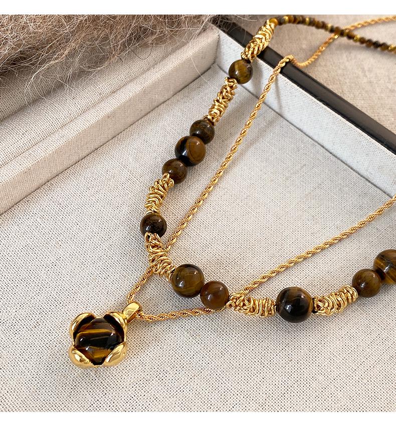 High-End Retro Tiger Eye Square Pendant Necklace - Stylish & Versatile Sweater Chain