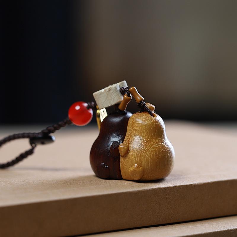 Unisex Personalized Hugging Pear Keychain: Red & Green Sandalwood Pendant Phone Chain