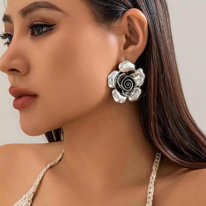 Ethnic style retro flower necklace female niche versatile flannel flower collar necklace