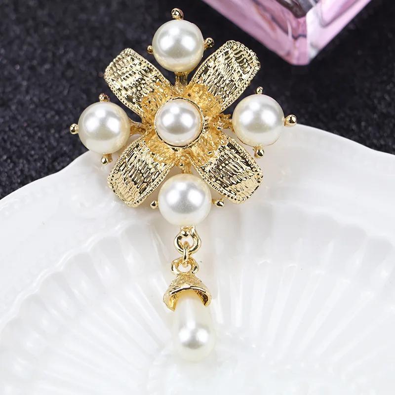 SKEDS Women Girls Elegnat High-end Flower Pearl Crystal Brooch Pin Fashion Exquisite Party Banquet Badges Corsages For Lady