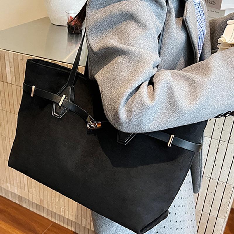 Autumn new bag retro fashion casual shoulder bag commuter underarm bag portable large capacity tote bag