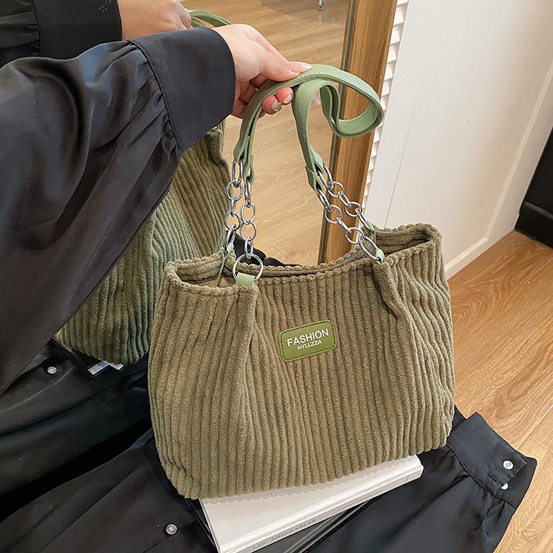 Large capacity velvet chain, underarm bag, tote bag, women's bag 2025 autumn trend, shoulder commuter bag explosion