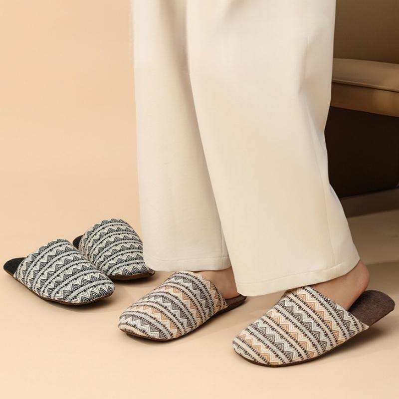 Fashion 2025 Winter New Cotton Slippers Cover Toe Ethnic Style Women's Home Indoor Slippers Large Size Slip On Comfy Women Flat Shoes