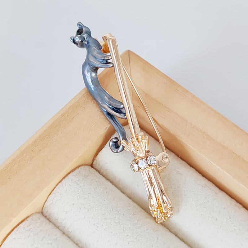 Trendy Flying Broom Kitten Brooch: Creative Animal Jewelry