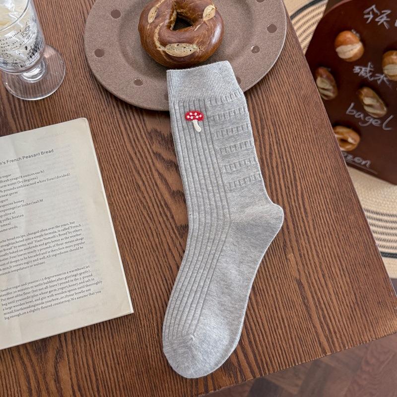 Fall/Winter Women's Spring/Summer Fine Combed Cotton Mid-Calf Stockings with Mushroom Embroidery and Boneless Layered Design