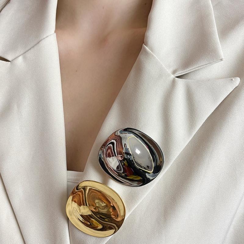 Minimalistyczna geometryczna metalowa duża okrągła broszka przypinka Trendowe akcesoria do garnituru Wyrazista biżuteria dla unisex mężczyzn kobiet