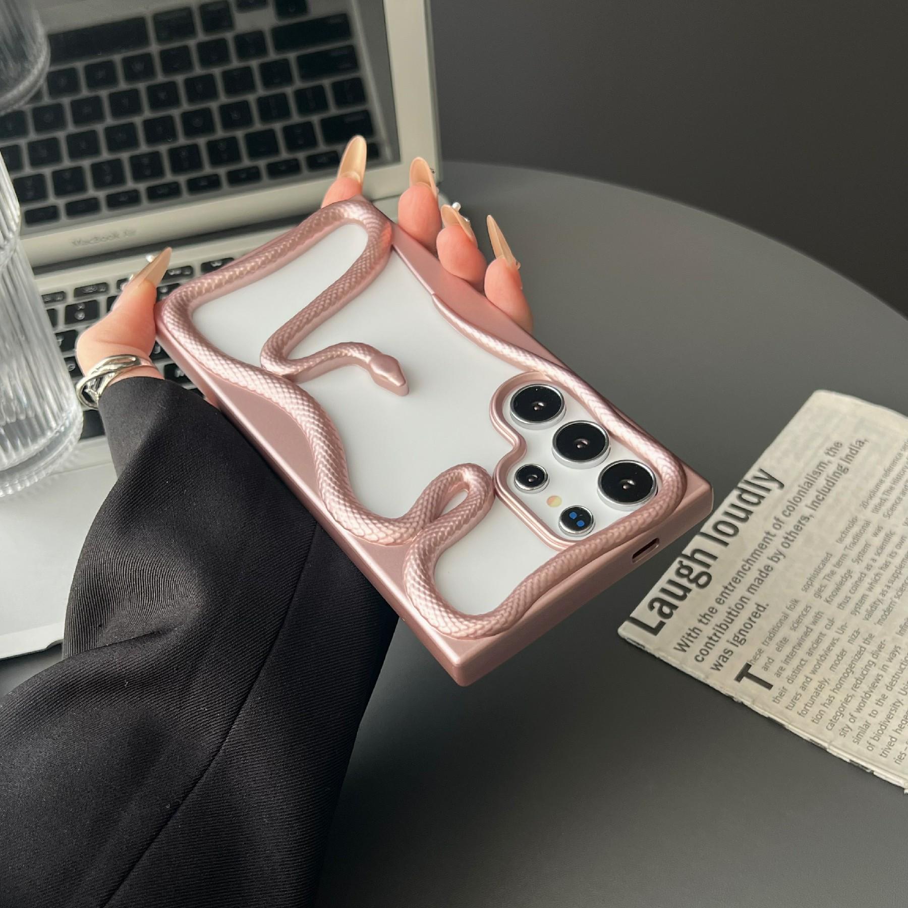 

Бампер для Samsung Galaxy S25 Ultra с полым дизайном змеи, чехол для телефона из ТПУ Matte Pink