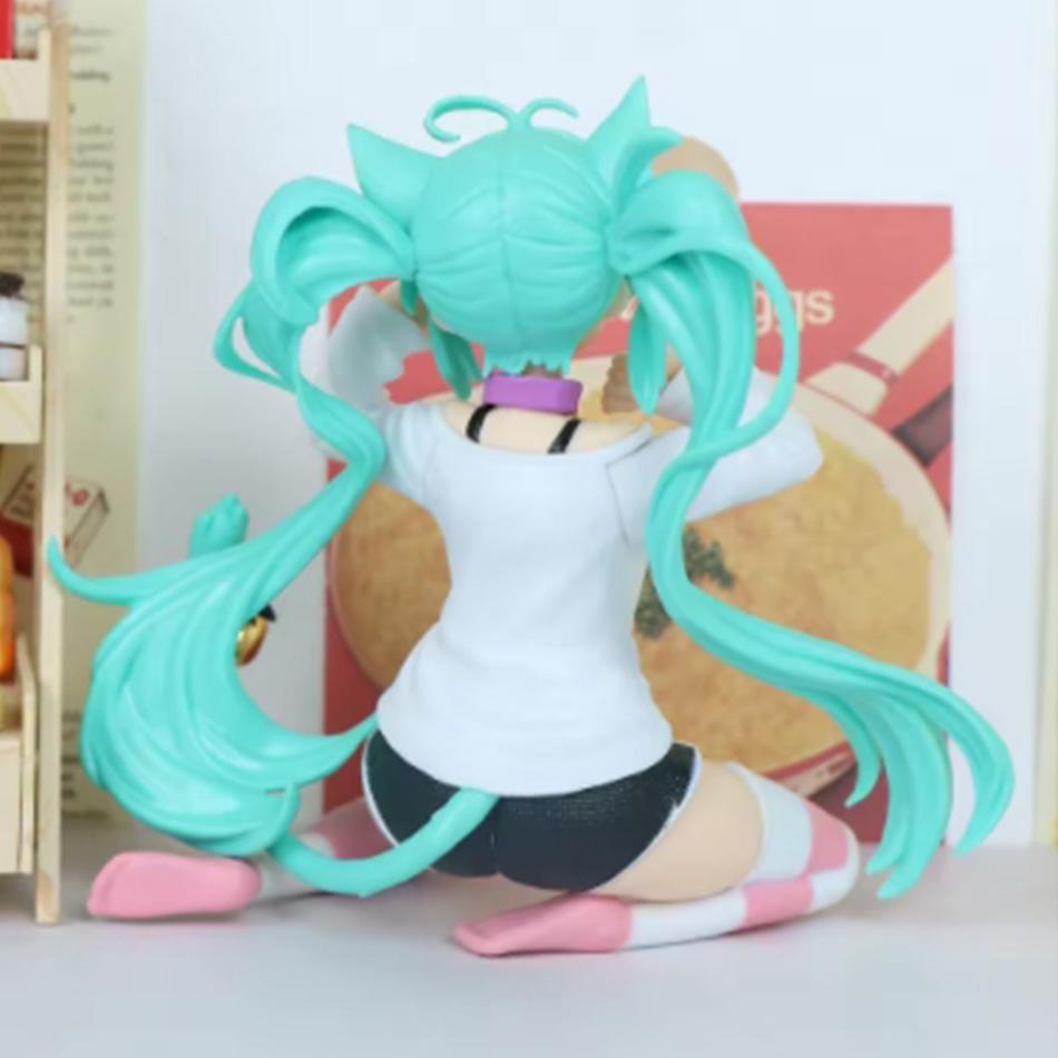 Anime Hatsune Miku doll model cartoon cute tabletop decoration suitable for car dashboard decoration cute holiday gift