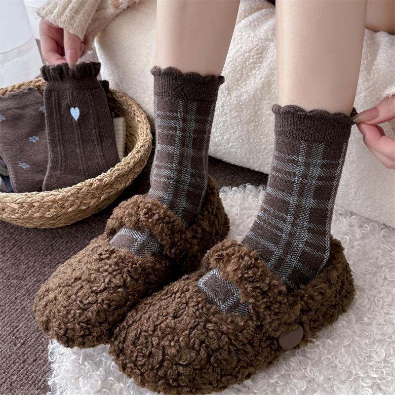 Coffee-colored Wool Socks for Women, Mid-calf Socks for Autumn and Winter, Thickened Cashmere Warm, Retro Heart-shaped Striped Long Socks