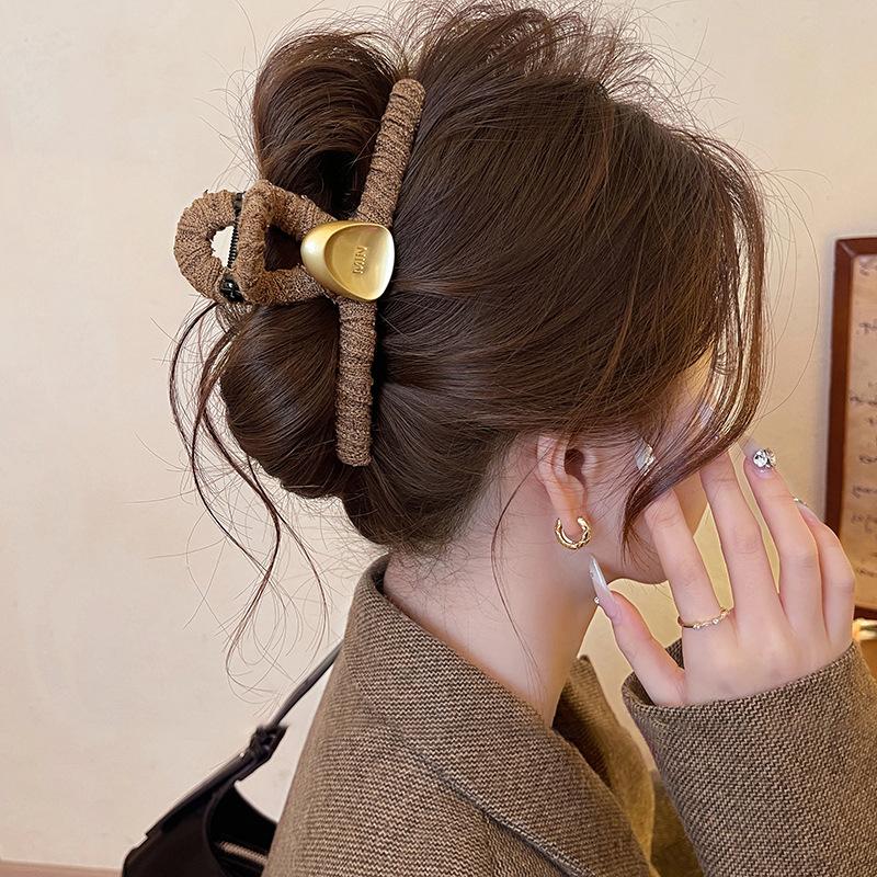 

2025 Новая акриловая заколка для волос с буквенным дизайном, модная, ретро, премиальная, клипса-акула, повседневная, ленивый ветер, аксессуары для волос, женская