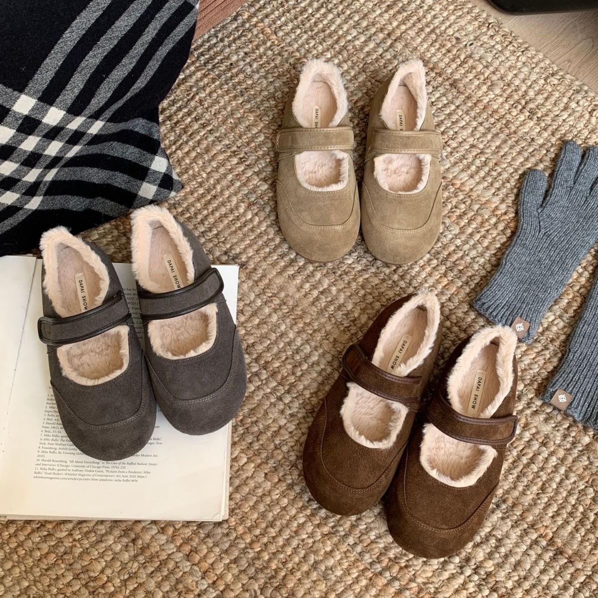 

2025 autumn and winter new round head matte leather thickened fluff word with ballet beanie women s snow shoes 39 верблюд