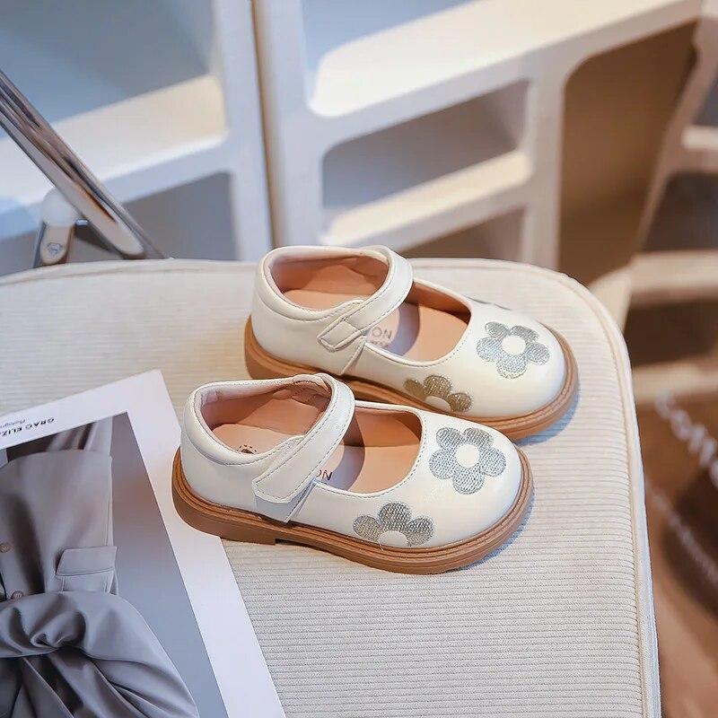 

Туфли из искусственной кожи Мэри Джейн с весенними цветами для девочек, милые матовые детские кожаные туфли 21–35, три цвета, шикарные детские туфли на плоской подошве 21–35 34 бежевый