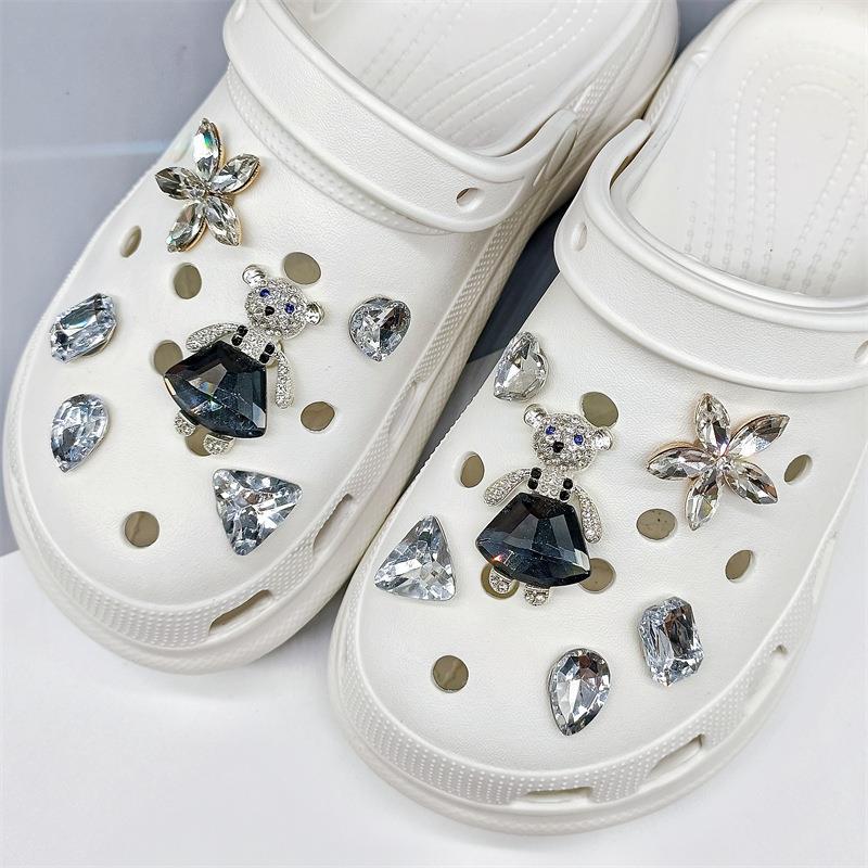 

Новые туфли с отверстиями DIY аксессуары набор стразовых медведей цветок для обуви съемные аксессуары для садовой обуви пряжка для обуви