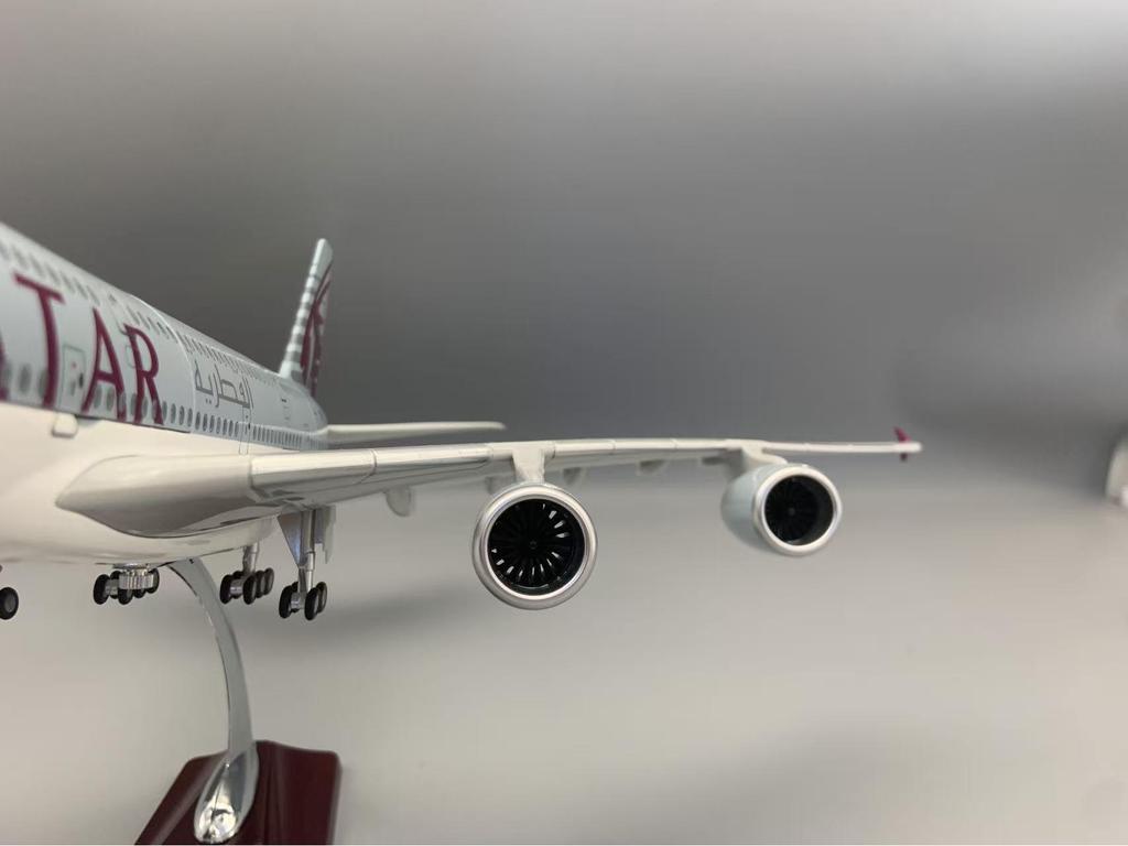 Qatar A380 Double-Door Model with Lights & Wheels - Realistic Static Aviation Ornament