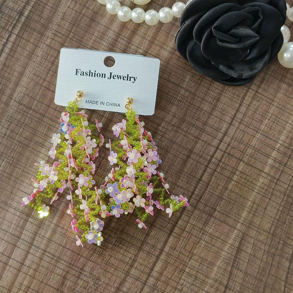 Resort-Style Beaded Stud Earrings: Handmade, Versatile, and Perfect for Spring and Summer with an Exquisite, Elegant Touch.