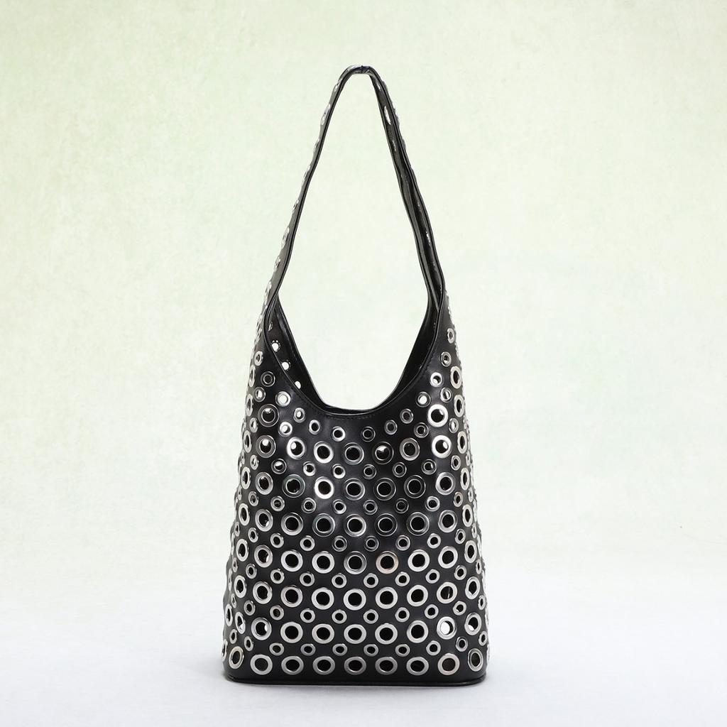 Punk Rivet Bucket Bags for Women Europe and America Hollow Women Shoulder Bag Vintage Metal Ring Designer Handbags Black Purse