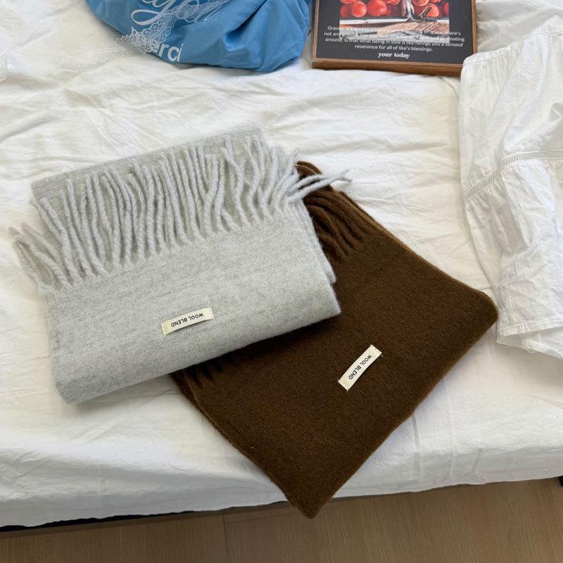 Unisex Wool Tassel Scarf: Solid Color, Soft and Warm for Autumn/Winter—Enhances Skin Radiance