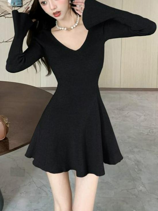 Elegant V-Neck Slim-Fit Knitted Dress for Women – Petite, Waist-Cinching A-Line Skirt, Perfect for Spring & Autumn as an Inner or Base Layer