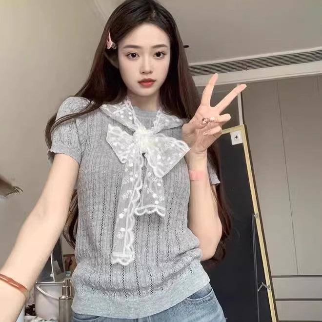 Haut gris en tricot de dentelle à manches courtes pour femmes - 2025 Coupe slim design coréen