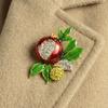 Brosche Anstecknadel Emaille Farbe Öl-Tropfverfahren Granatapfelblütenform Zinklegierung Nadel Mäntel Anzüge Pullover Kleider Abzeichen Party-Accessoire