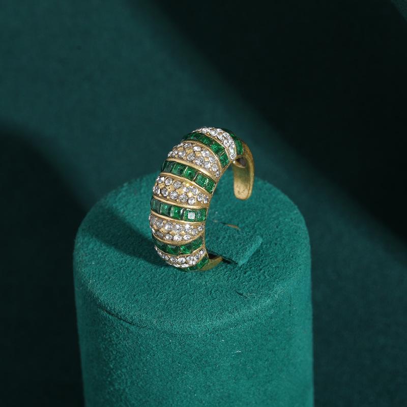 Yong Nuo Vintage Malachite Enamel Necklace with Diamond Accents and Gold Chain