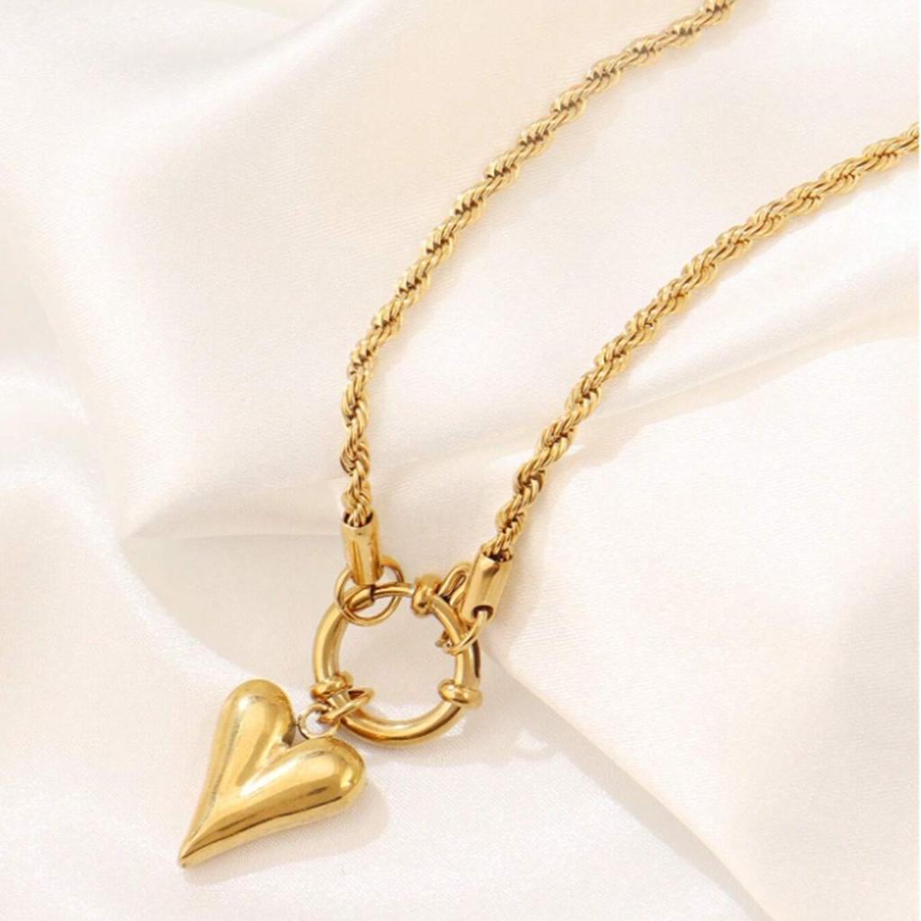 Elegant and High-end Spring Buckle Twist Chain Heart-shaped Pendant Necklace for Women