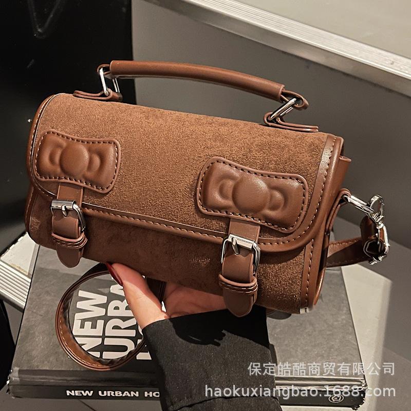 Retro small bag women's autumn and winter versatile 2025 new simple casual messenger bag this year popular portable small square bag