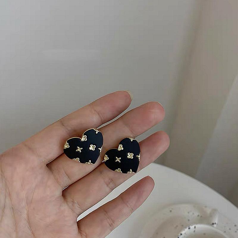 Retro Black Xiaoxiangfeng Stud Earrings Women's Fashion Elegance Temperament High-end Earrings Bow Love Versatile Earrings