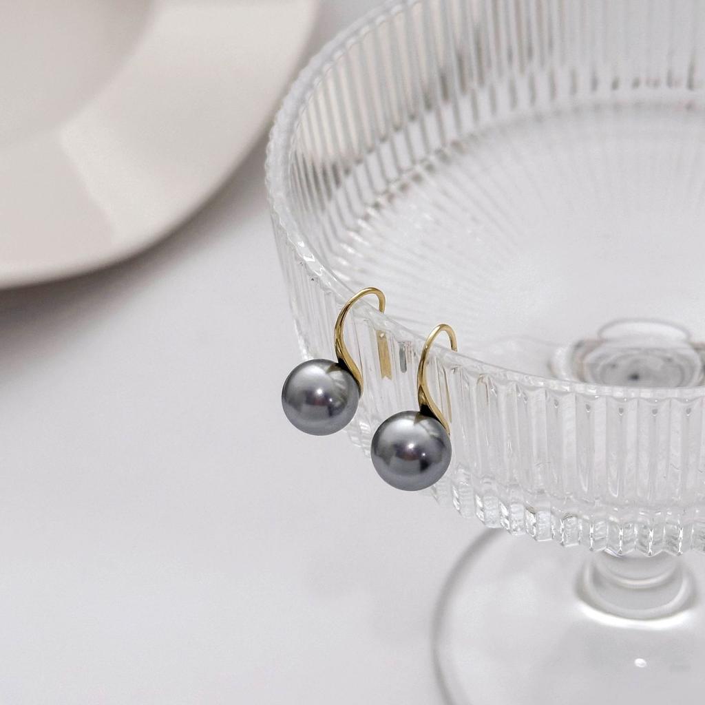 Retro temperament gentle round gray pearl earrings, simple daily commuting light light luxury high-end ear hook woman