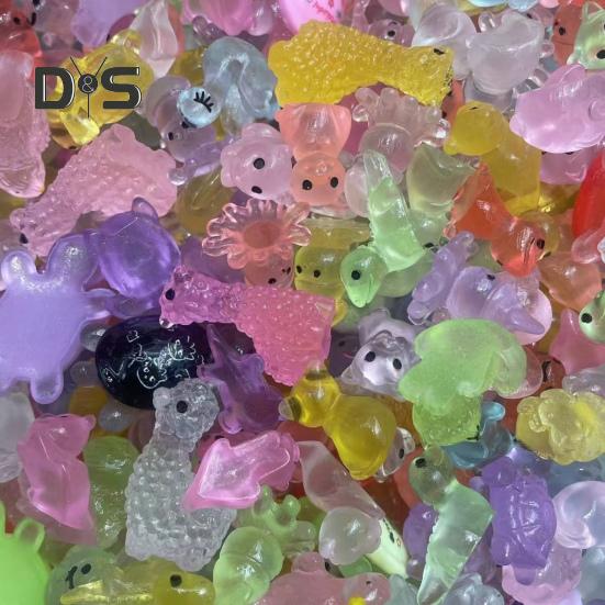 50/100 Pcs Mini Animal Figurines Glow-in-The-Dark Resin Ornaments Tiny Rabbits Dinosaurs Miniature Ornaments for Fairy Garden Micro Landscape Potted