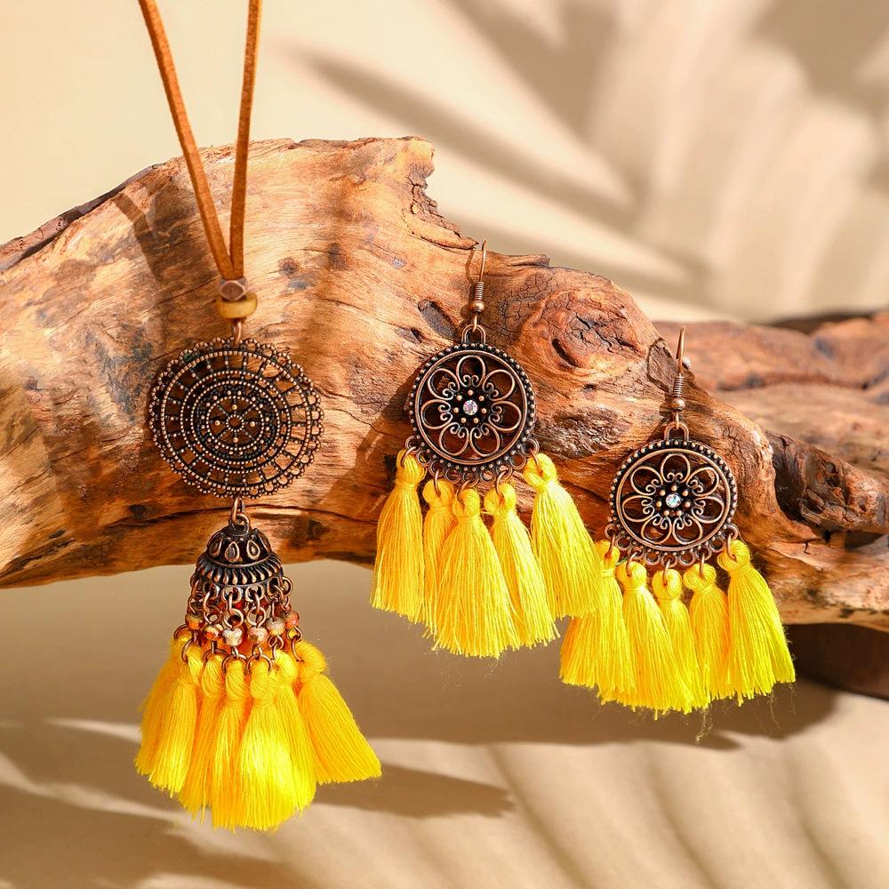 

European And American Retro Necklace And Earrings For Women With Tassels And Orange Accents One Size оранжевый