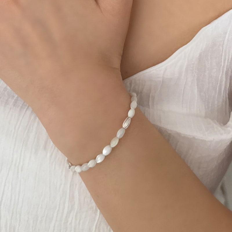

Melliv Oval Mother-of-Pearl Bracelet_mvb12 one