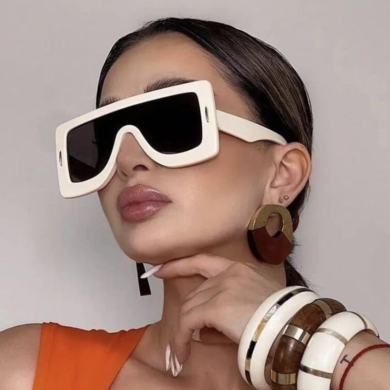 Flat Top Vintage One Piece Big Frame Sunglasses Women For Men Luxury Brand Designer Sun Glasses Punk Popular Rivet Hip Hop Shade