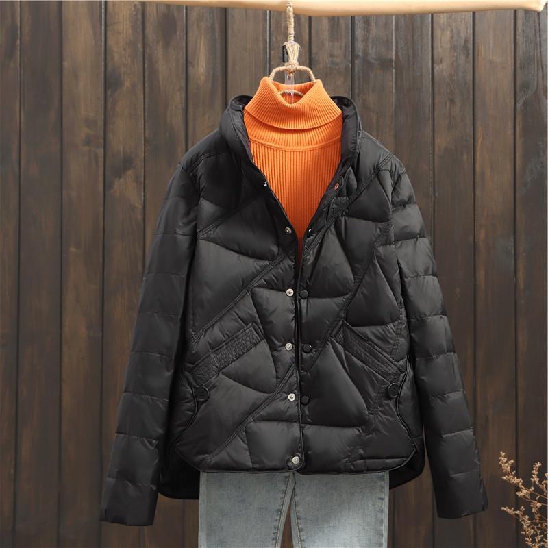 

2025 Осень и зима Новый воротник-стойка Белый утиный пух Легкий пуховик Женский повседневный модный тонкий короткий пиджак Tide L чёрный