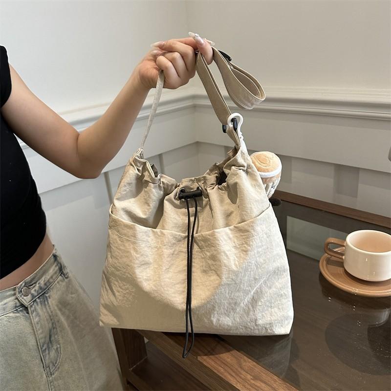 Urban Minimalist Nylon Tote Bag With Large Capacity For Daily Commute And Casual Use