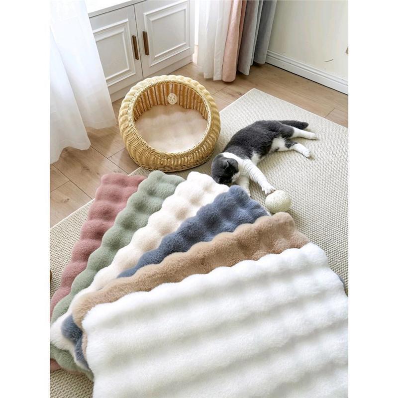 Plush Cat and Dog Bed – Universal Four Seasons Sleeping Pad & Blanket